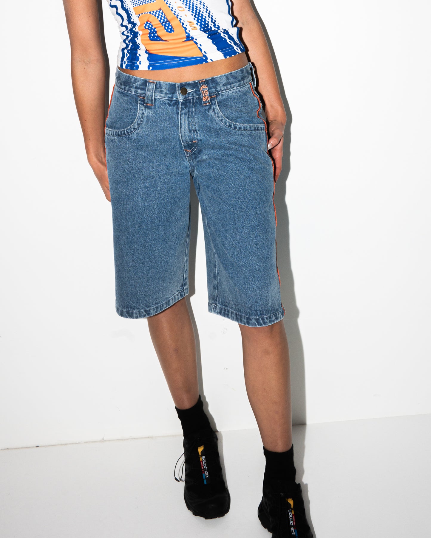 LONG MOMMY LOW RISE WIDE LEG DENIM SHORT