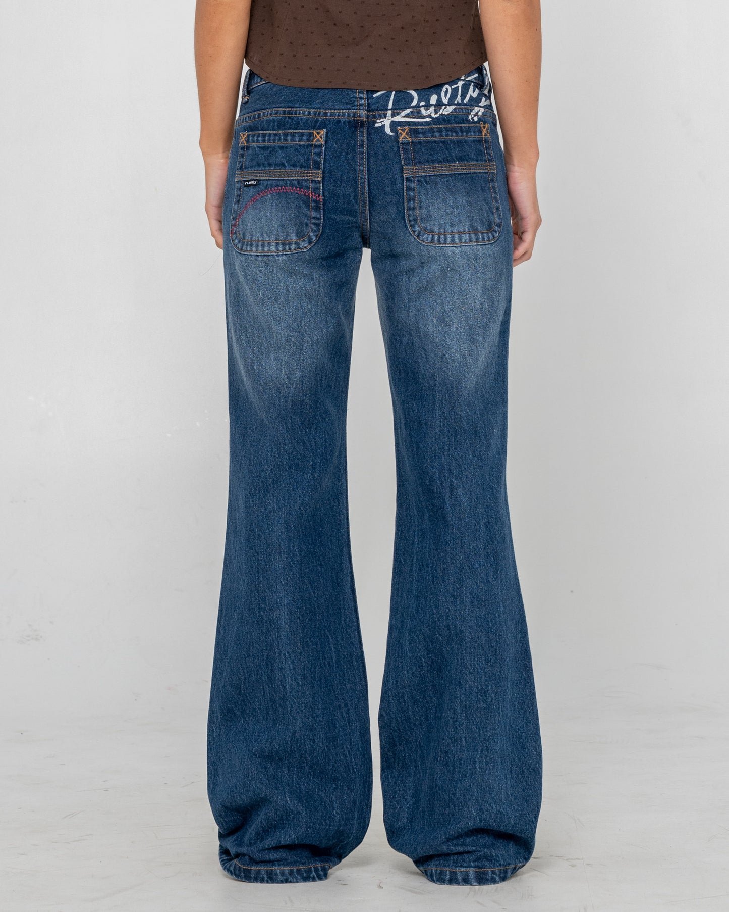 SHORTY FREIDA FLARE LOW RISE JEANS