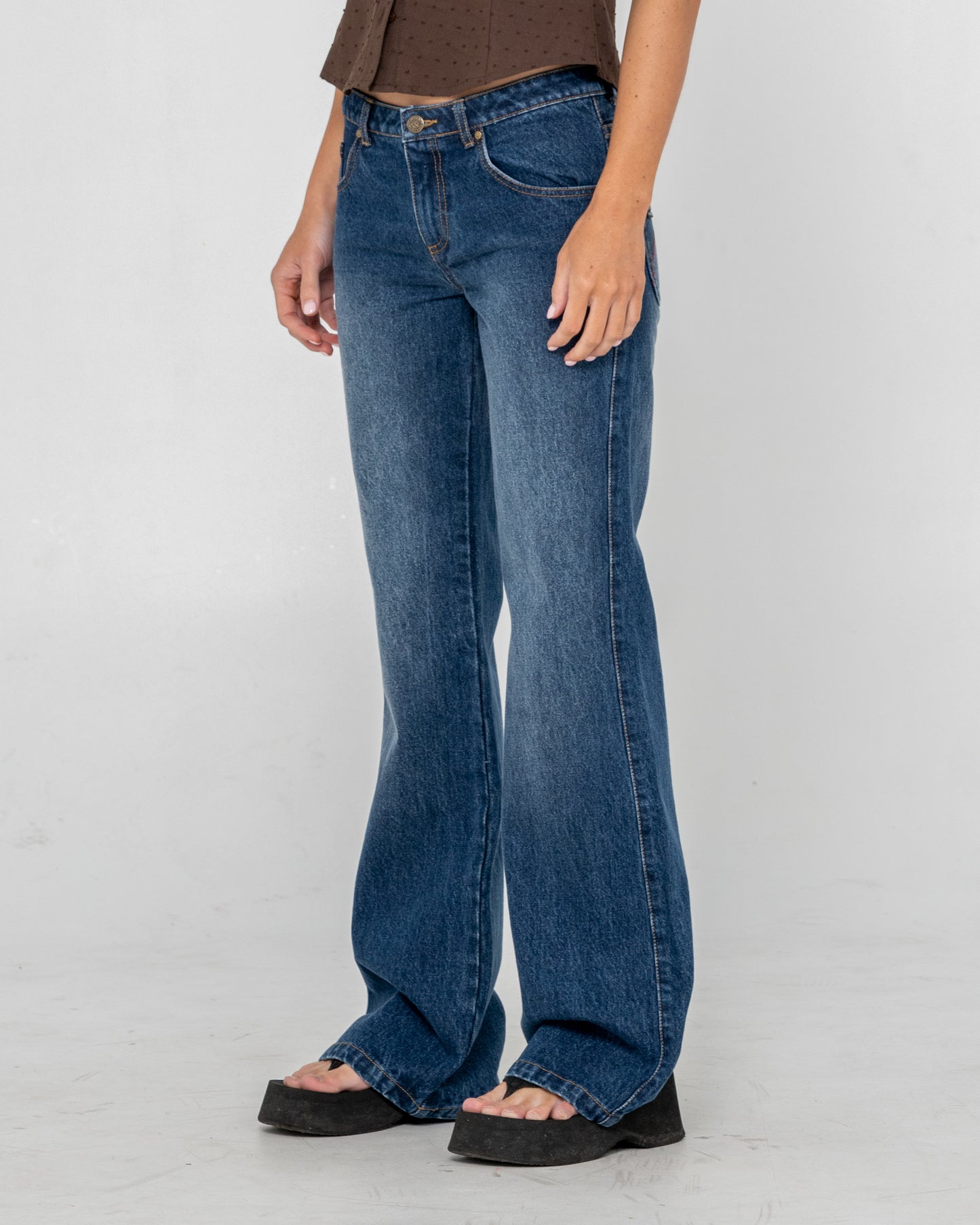SHORTY FREIDA FLARE LOW RISE JEANS