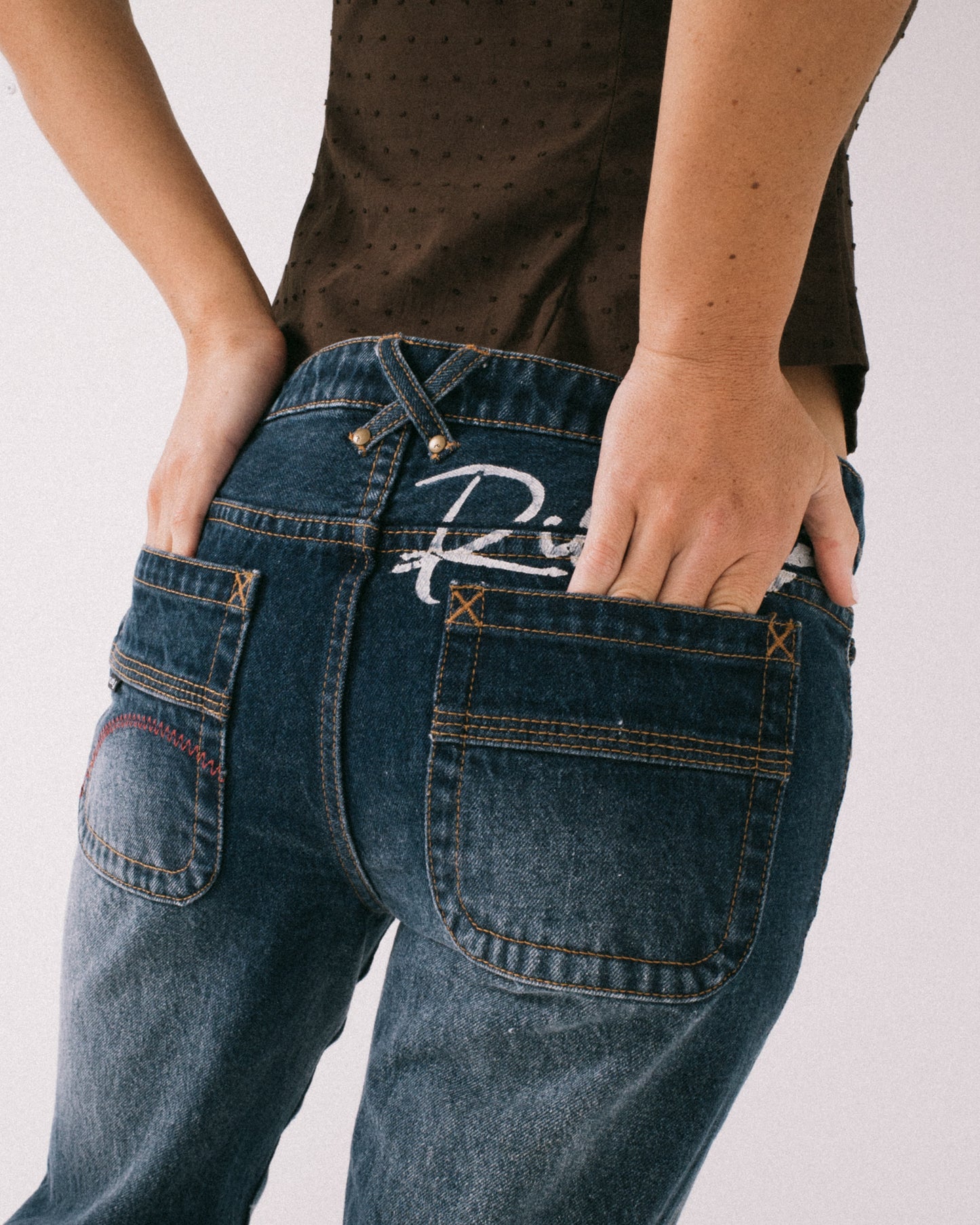 SHORTY FREIDA FLARE LOW RISE JEANS