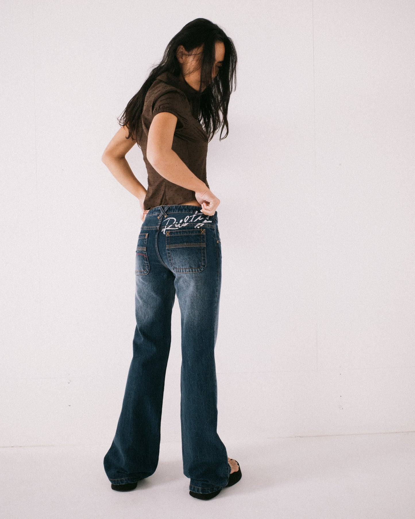 SHORTY FREIDA FLARE LOW RISE JEANS