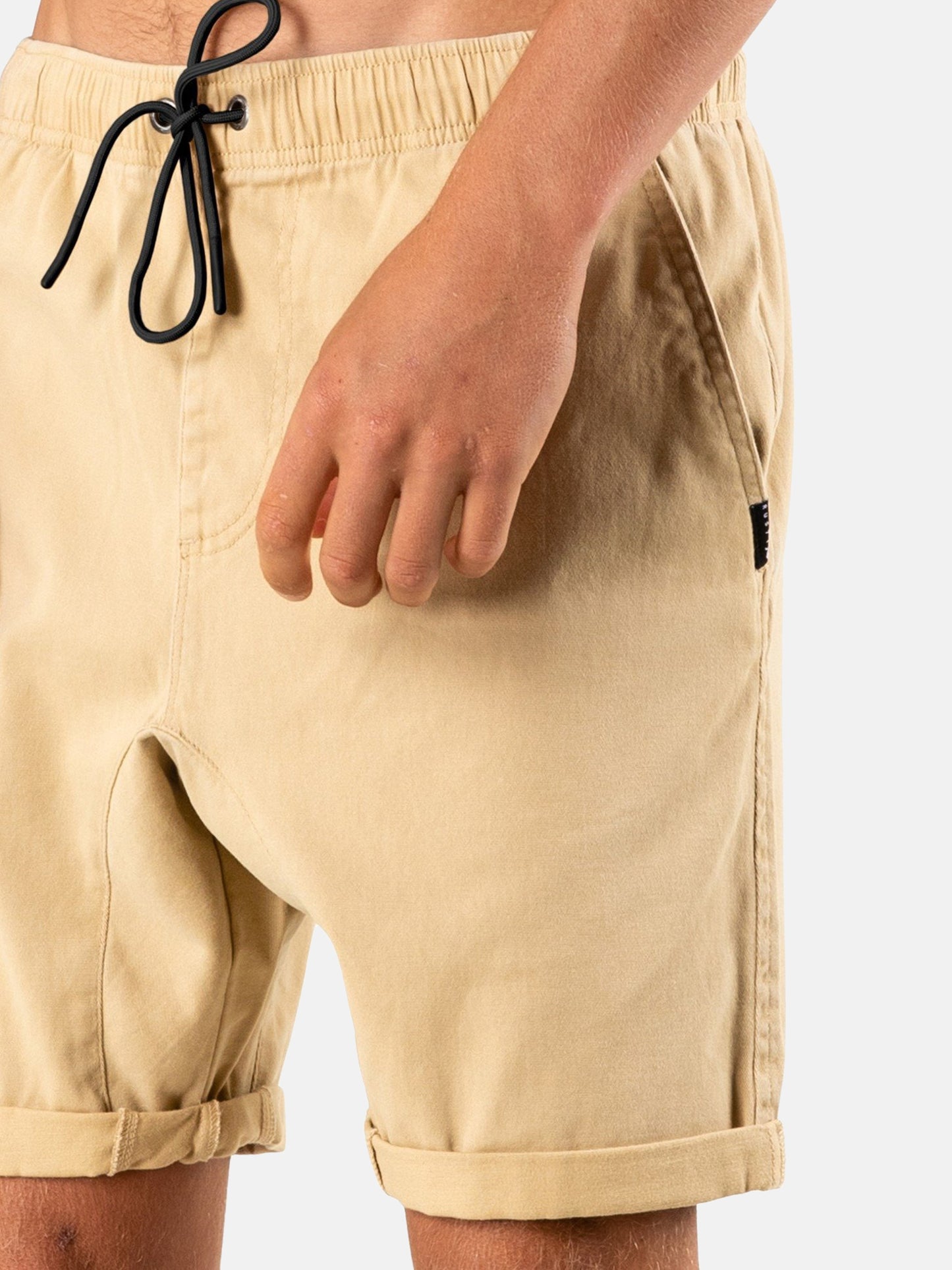 HOOKED ON 18 ELASTIC SHORT