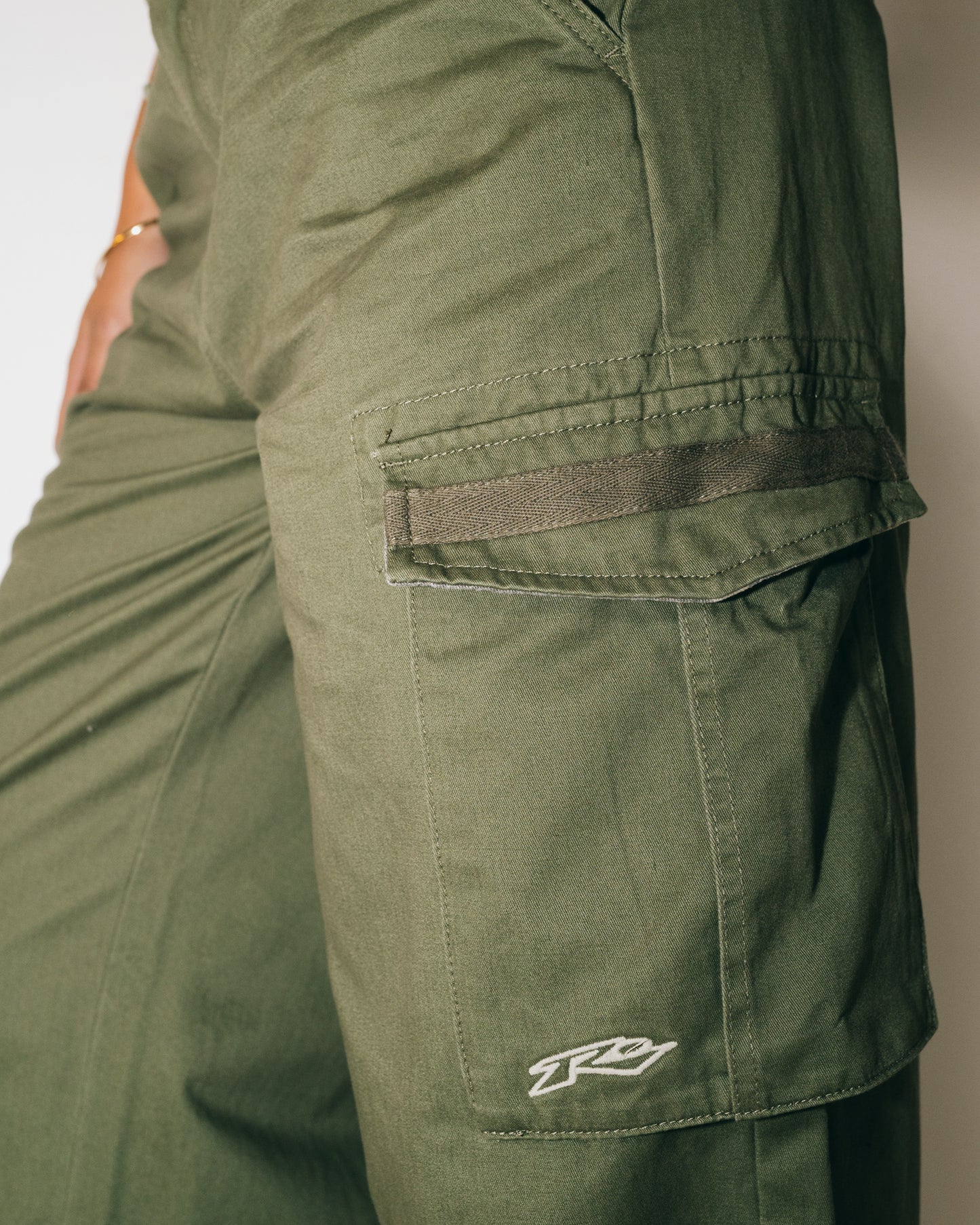 TANK GIRL LOW RISE WIDE FIT CARGO PANT