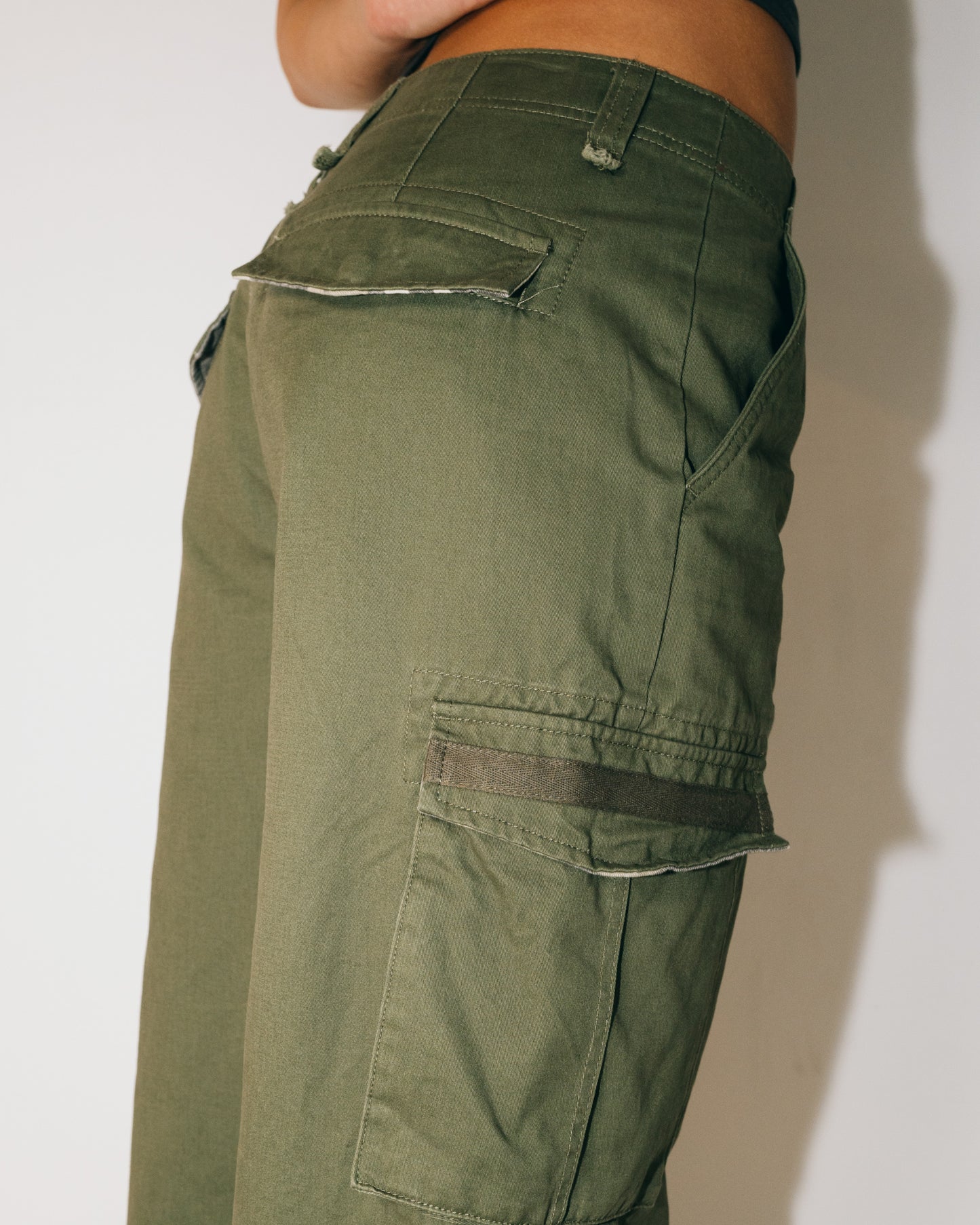 TANK GIRL LOW RISE WIDE FIT CARGO PANT
