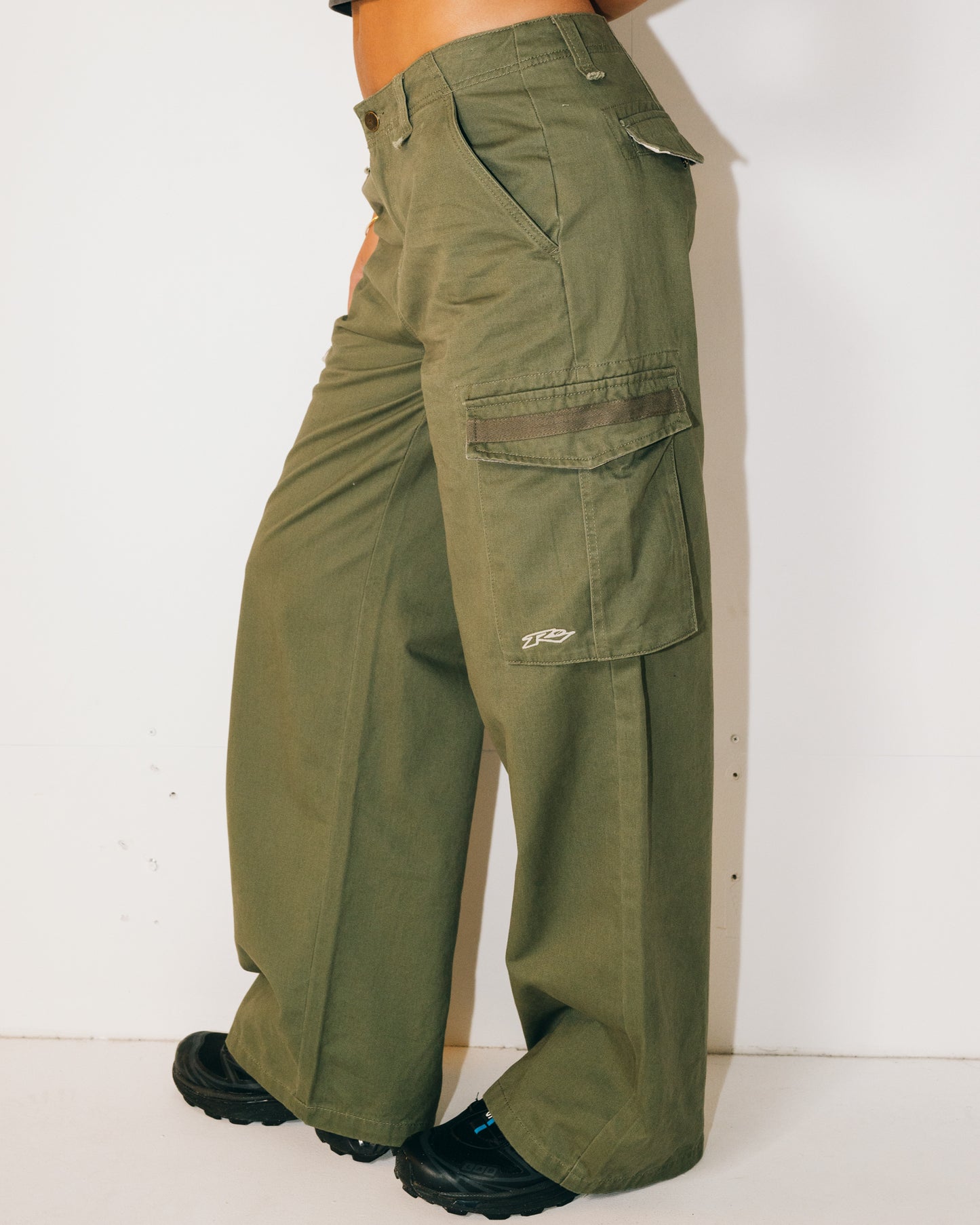 TANK GIRL LOW RISE WIDE FIT CARGO PANT
