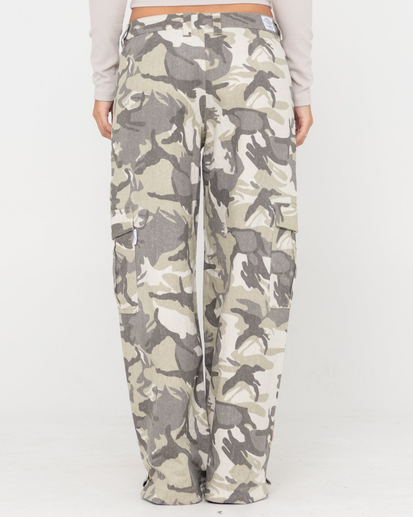 CAMO-MILE LOW RISE CARGO PANT
