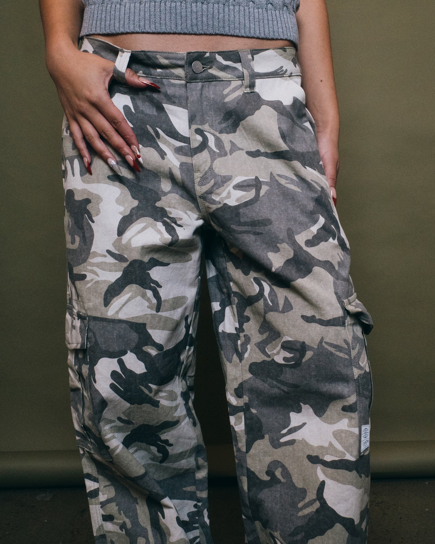 CAMO-MILE LOW RISE CARGO PANT