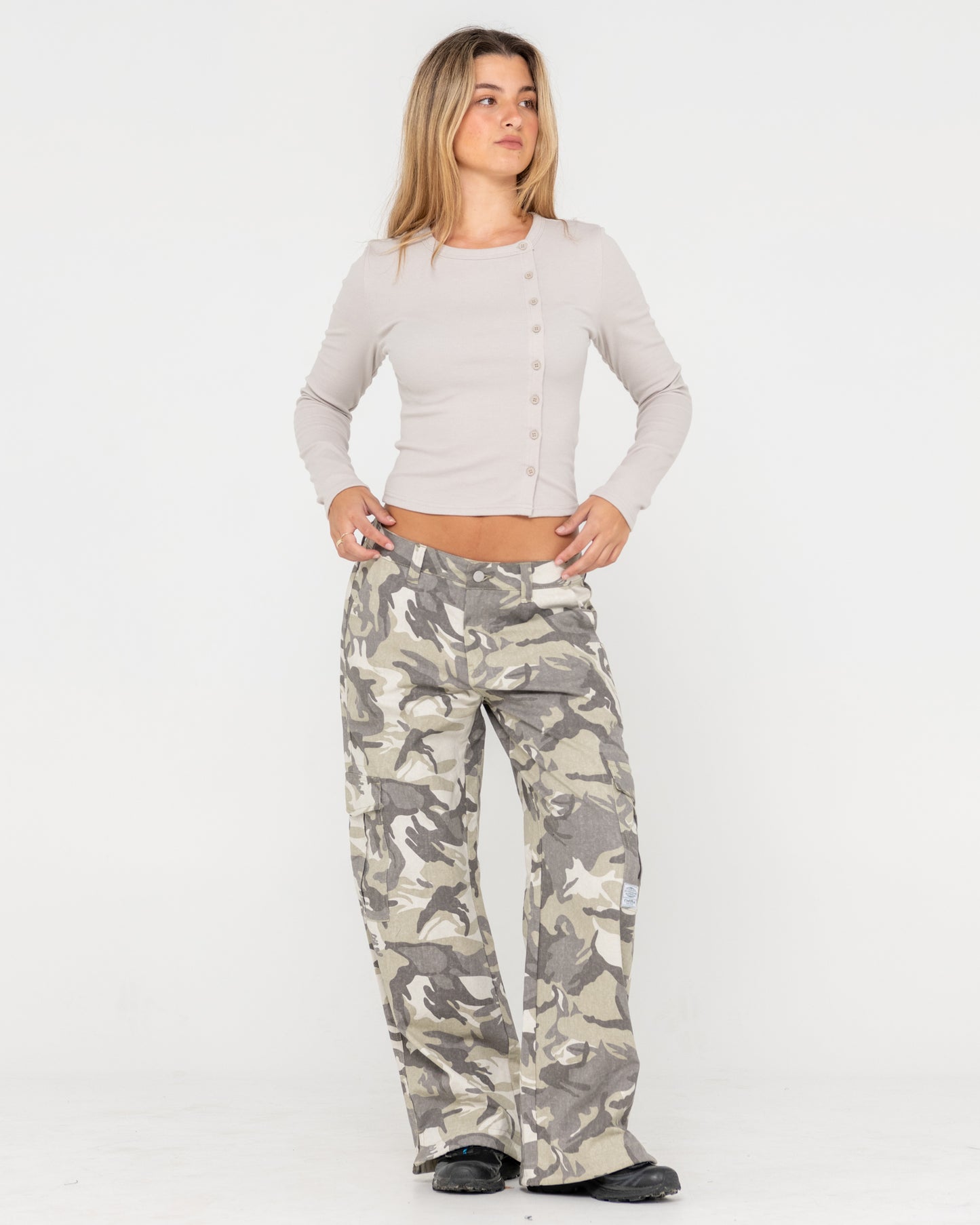 CAMO-MILE LOW RISE CARGO PANT