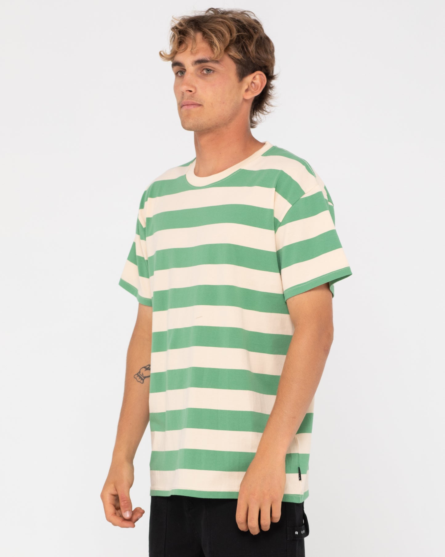 BUSTED CUSTARD SHORT SLEEVE TEE