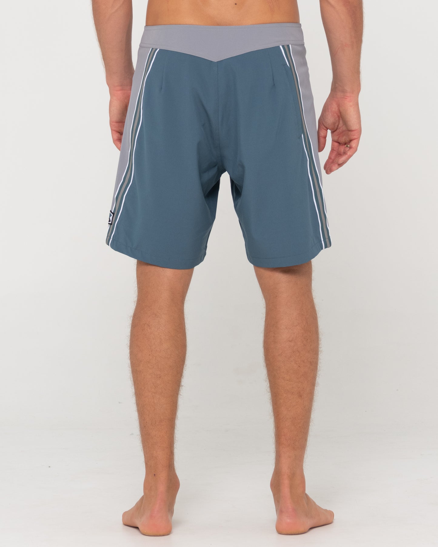 V8 BOARDSHORT