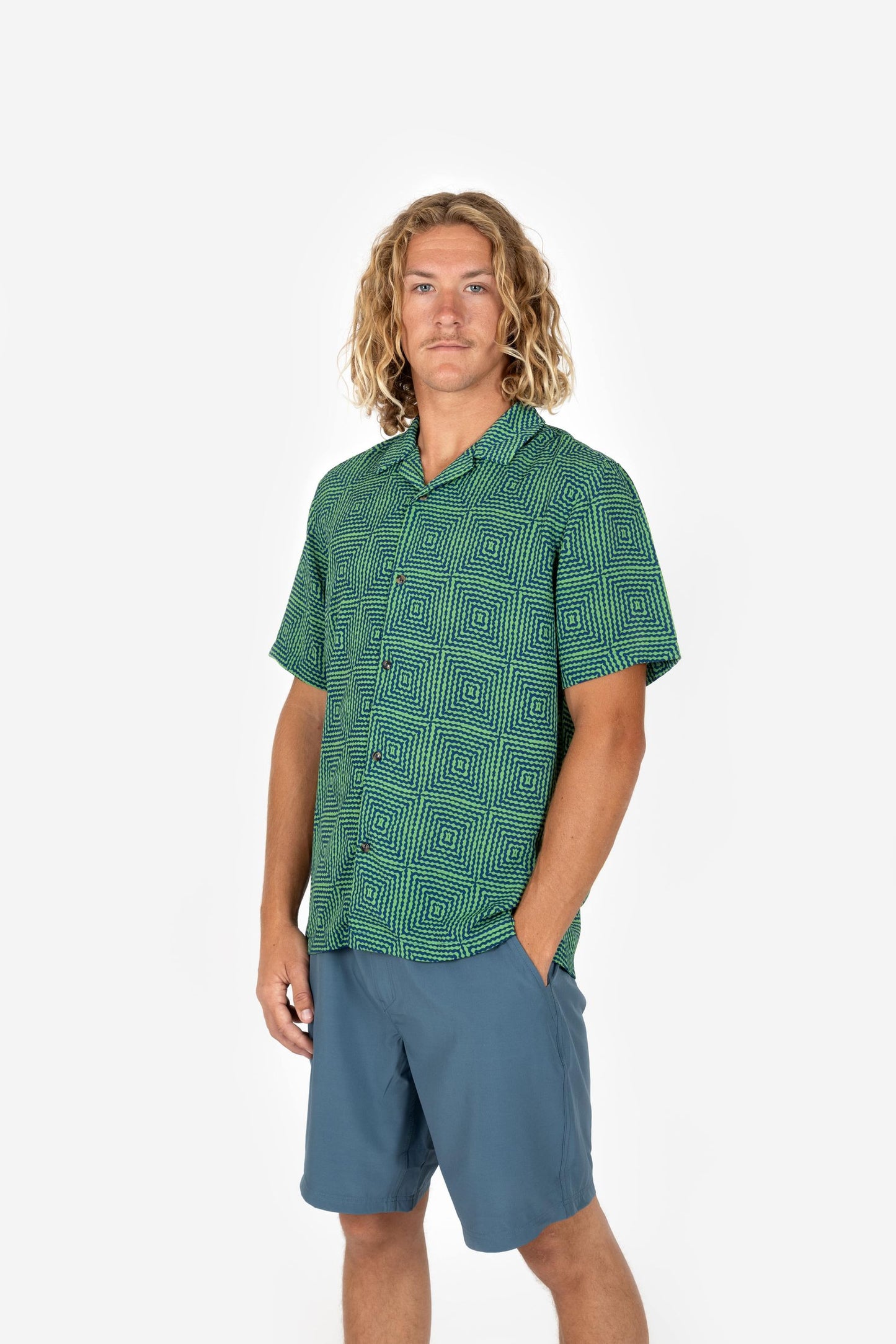 LOWDOWN SHIRT