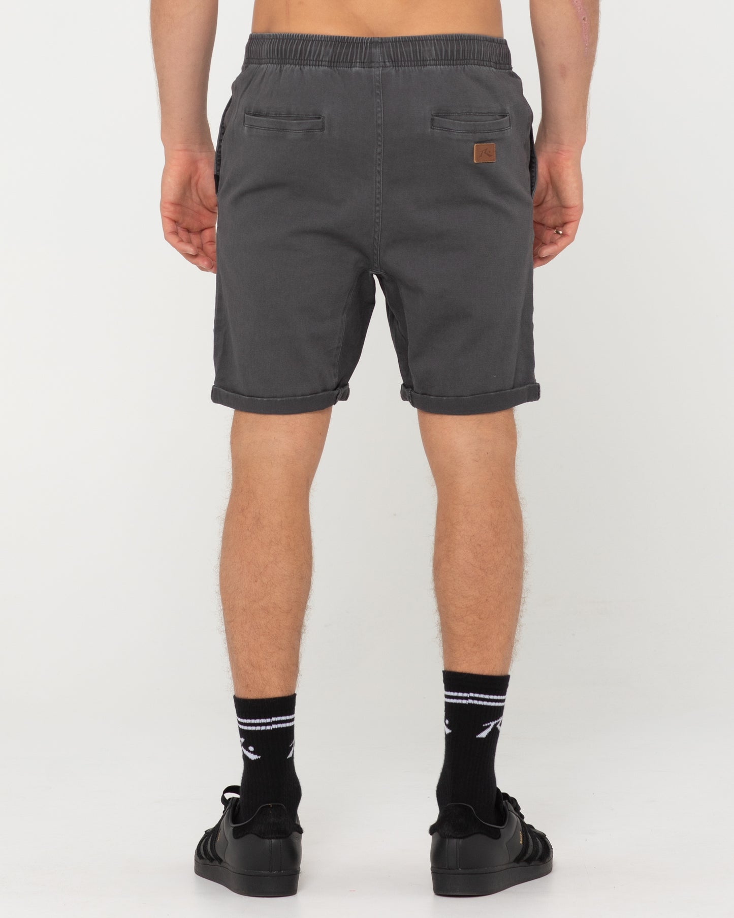 HOOKED ON 18 ELASTIC SHORT