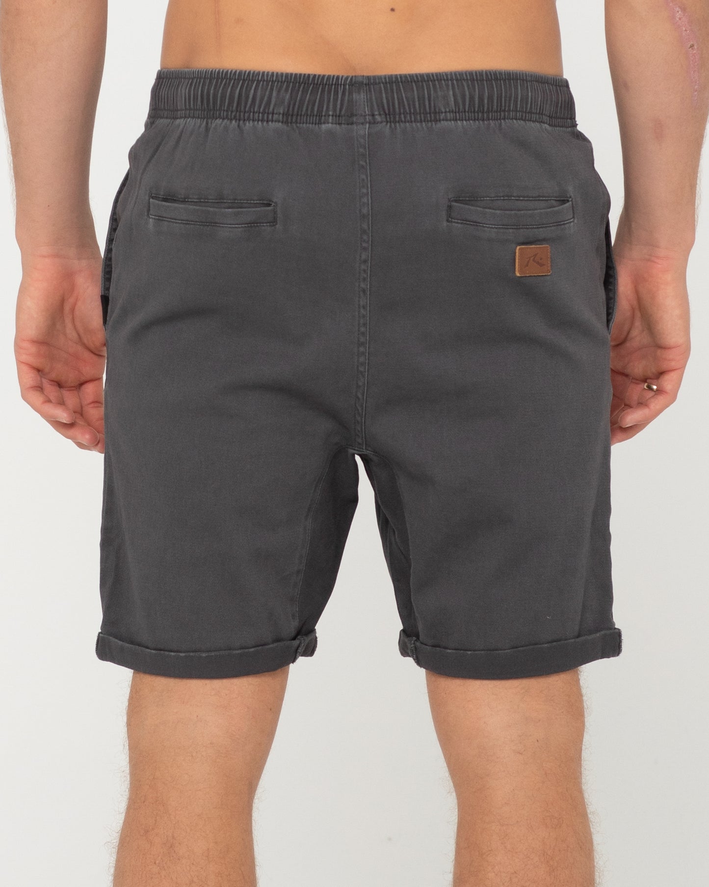 HOOKED ON 18 ELASTIC SHORT