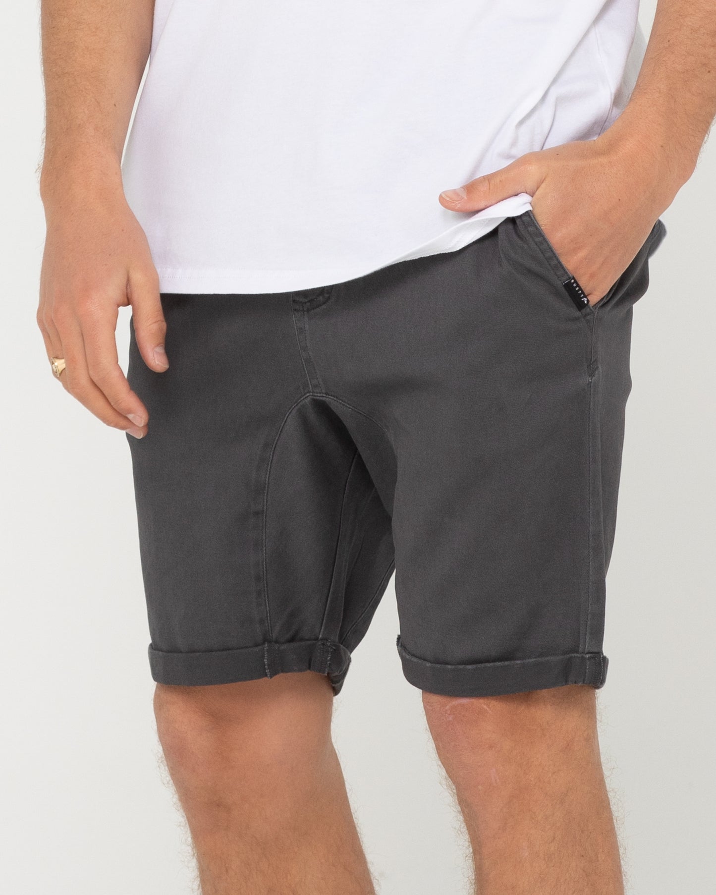 HOOKED ON 18 ELASTIC SHORT