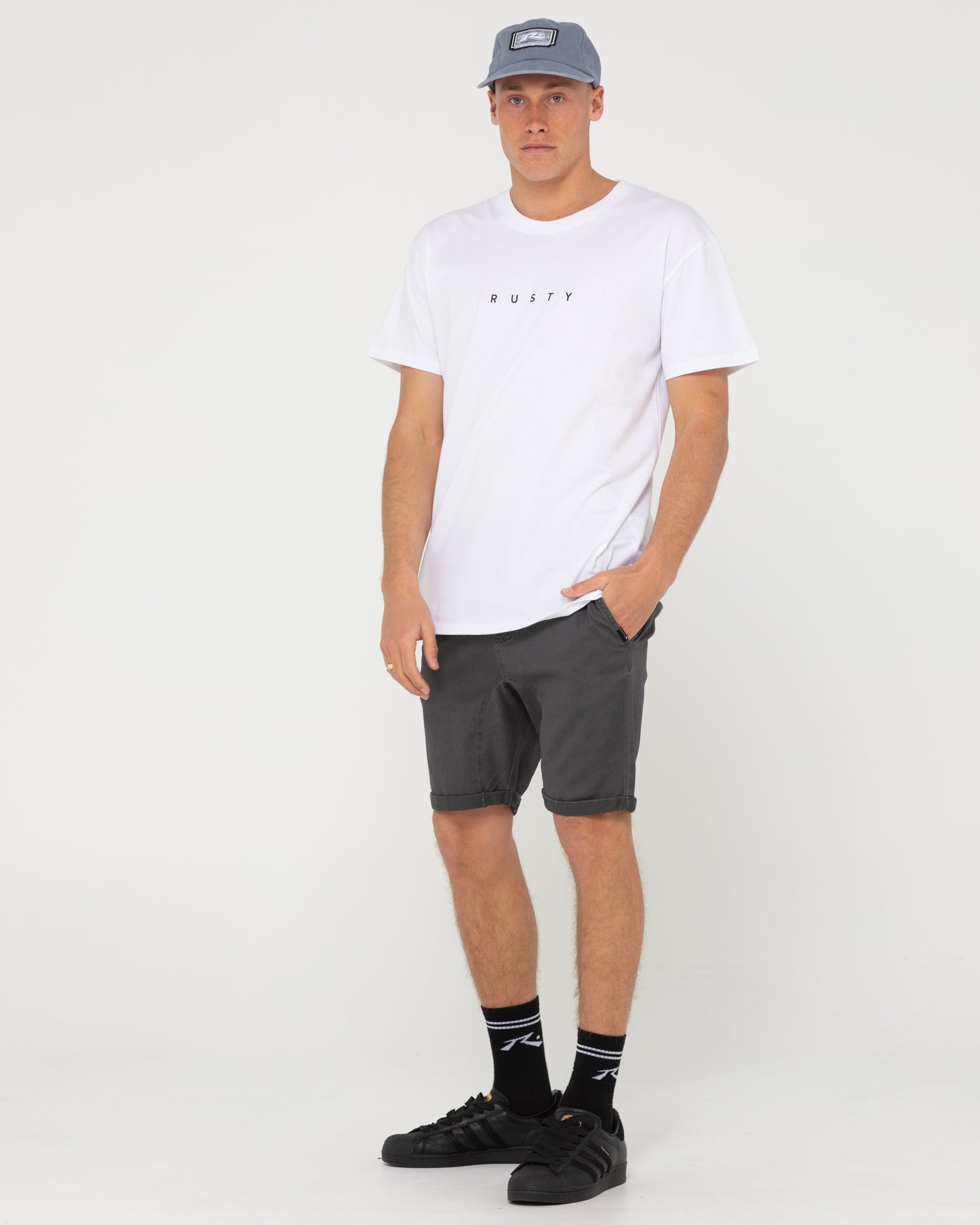 HOOKED ON 18 ELASTIC SHORT