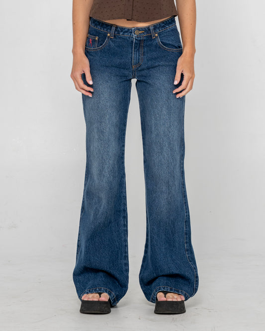 SHORTY FREIDA FLARE LOW RISE JEANS