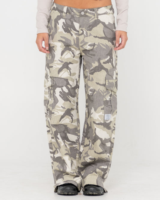 CAMO-MILE LOW RISE CARGO PANT