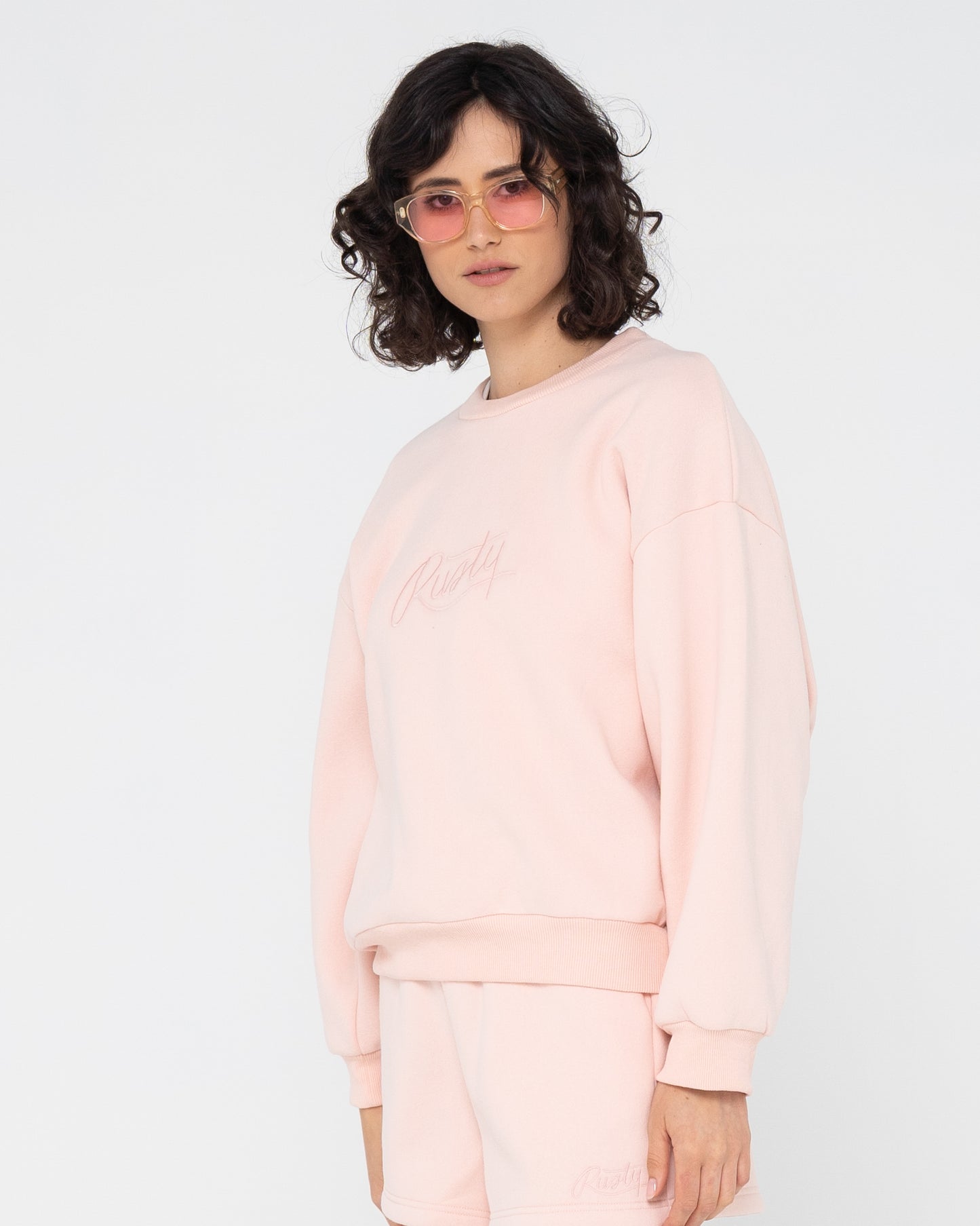 RUSTY SCRIPT OVERSIZE CREW NECK FLEECE