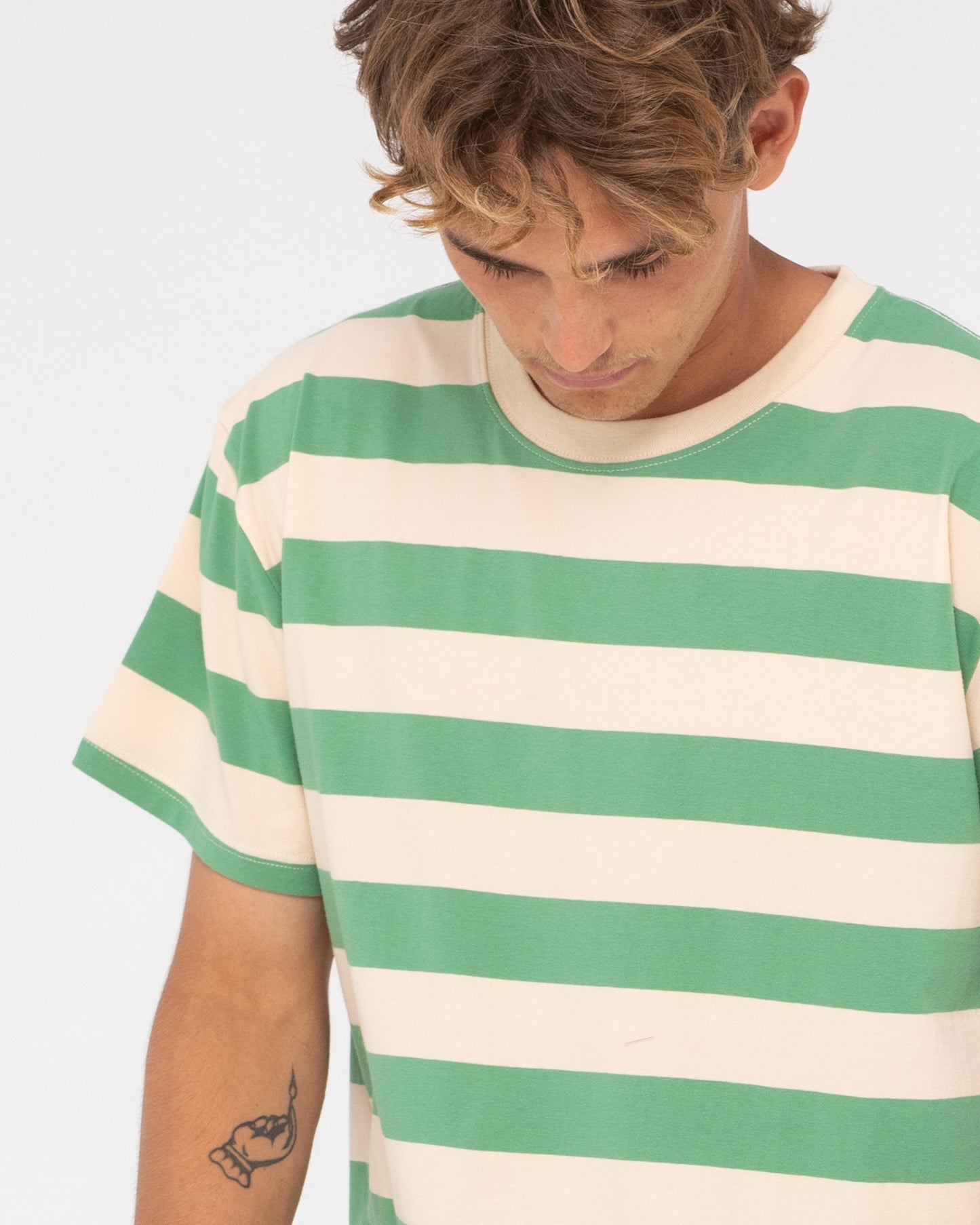 BUSTED CUSTARD SHORT SLEEVE TEE
