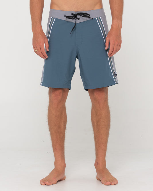 V8 BOARDSHORT