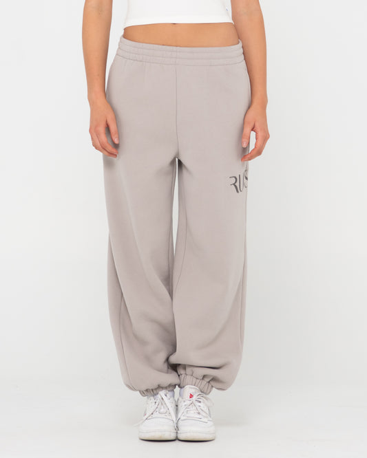 RUSTY SIGNATURE OVERSIZE TRACKPANT